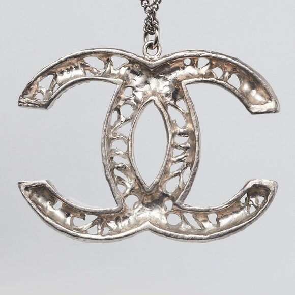 Chanel Silver Metal Large CC Logo Camellia Pendant Necklace - Picture 4 of 6